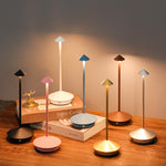 Elegante Tischlampe | Kabellose Freiheit | Touch-Dimmer, USB-Ladefunktion