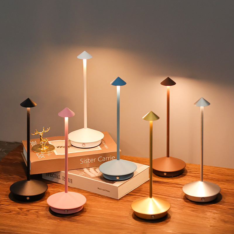 Elegante Tischlampe | Kabellose Freiheit | Touch-Dimmer, USB-Ladefunktion