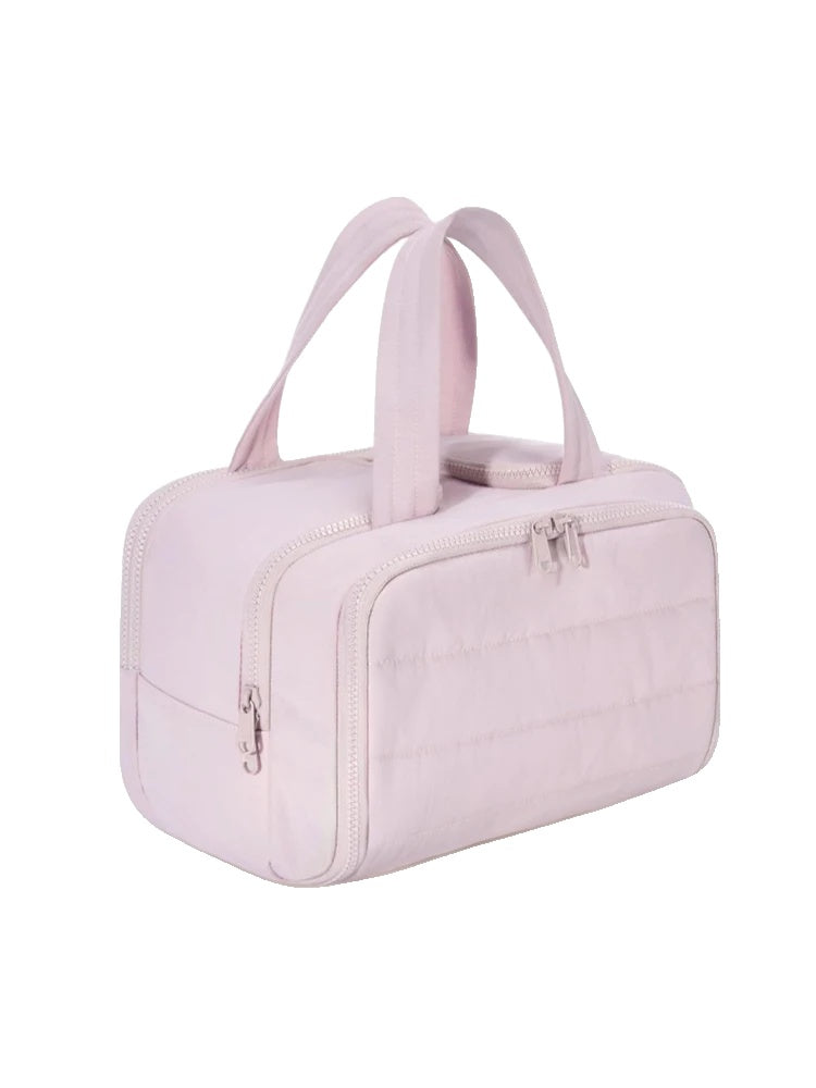 Elegant aufbewahrt: Tragbare Make-up Tasche für unterwegs