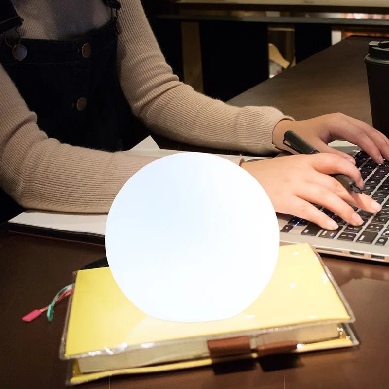 Sphärische LED Tischlampe mit 16 Farben und Fernbedienung