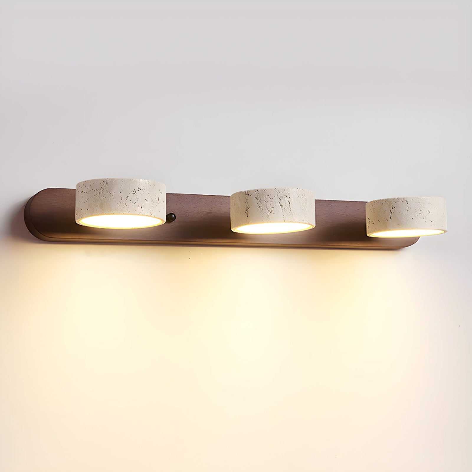 Elegante Wandlampe aus Travertin und Holz mit LED-Beleuchtung