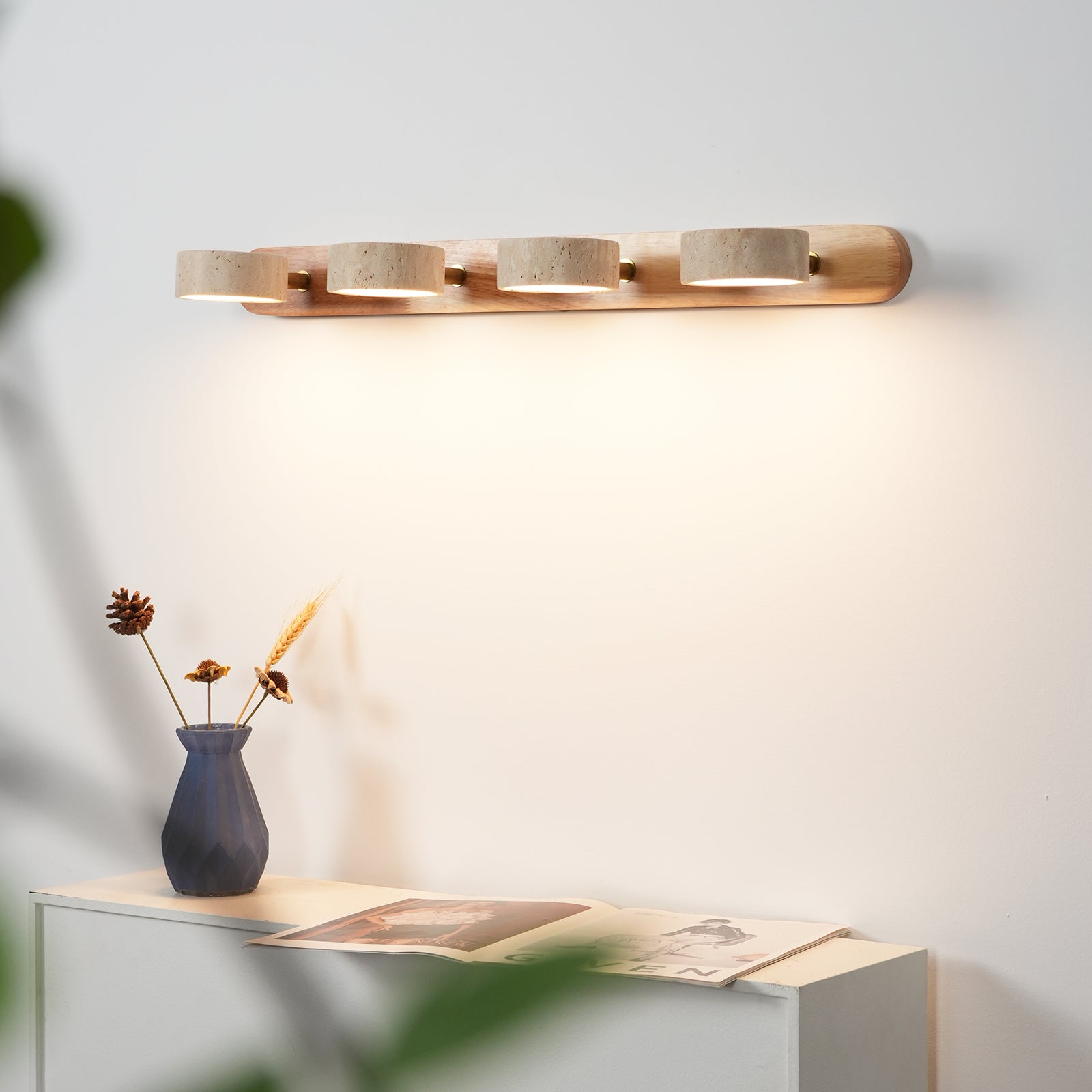 Elegante Wandlampe aus Travertin und Holz mit LED-Beleuchtung
