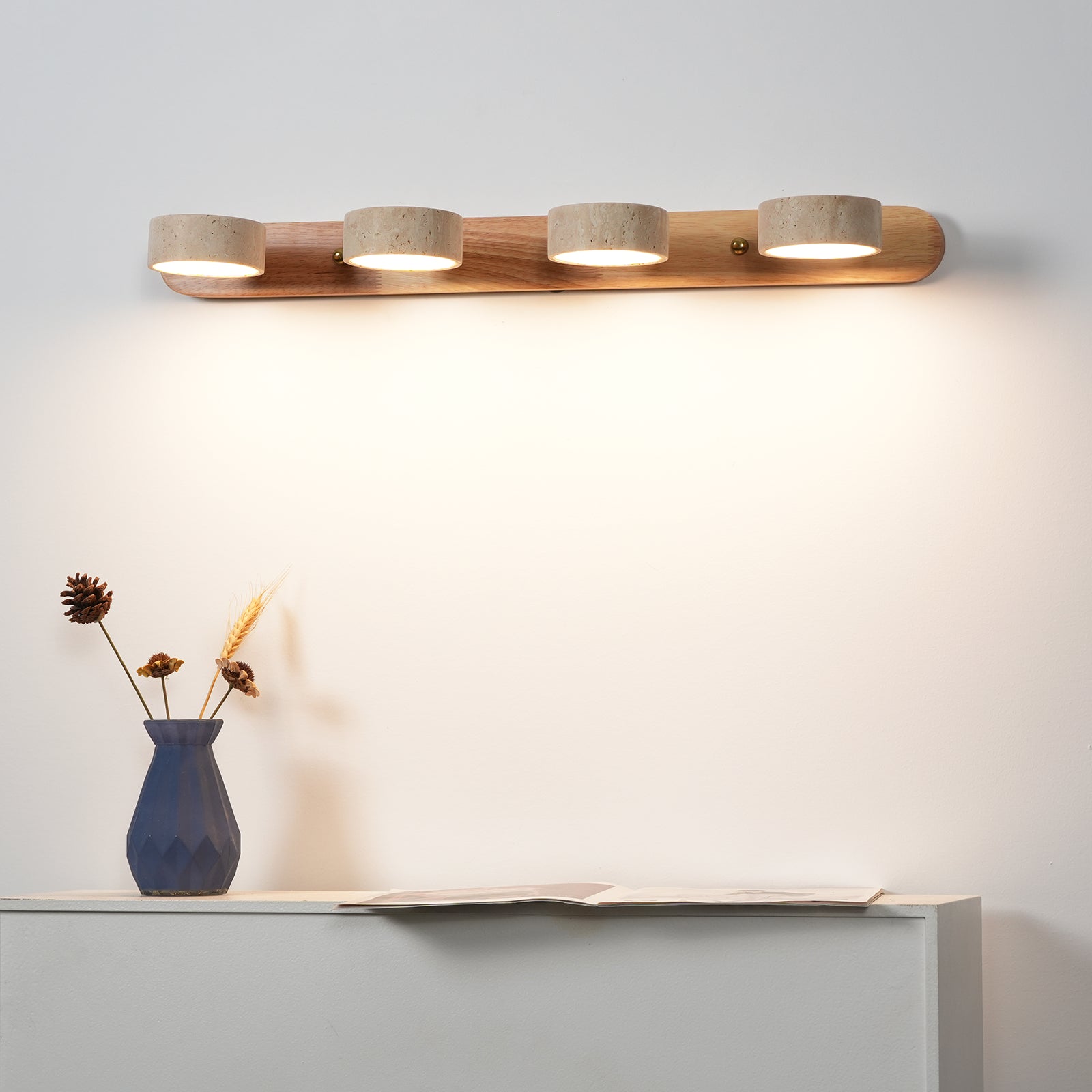 Elegante Wandlampe aus Travertin und Holz mit LED-Beleuchtung