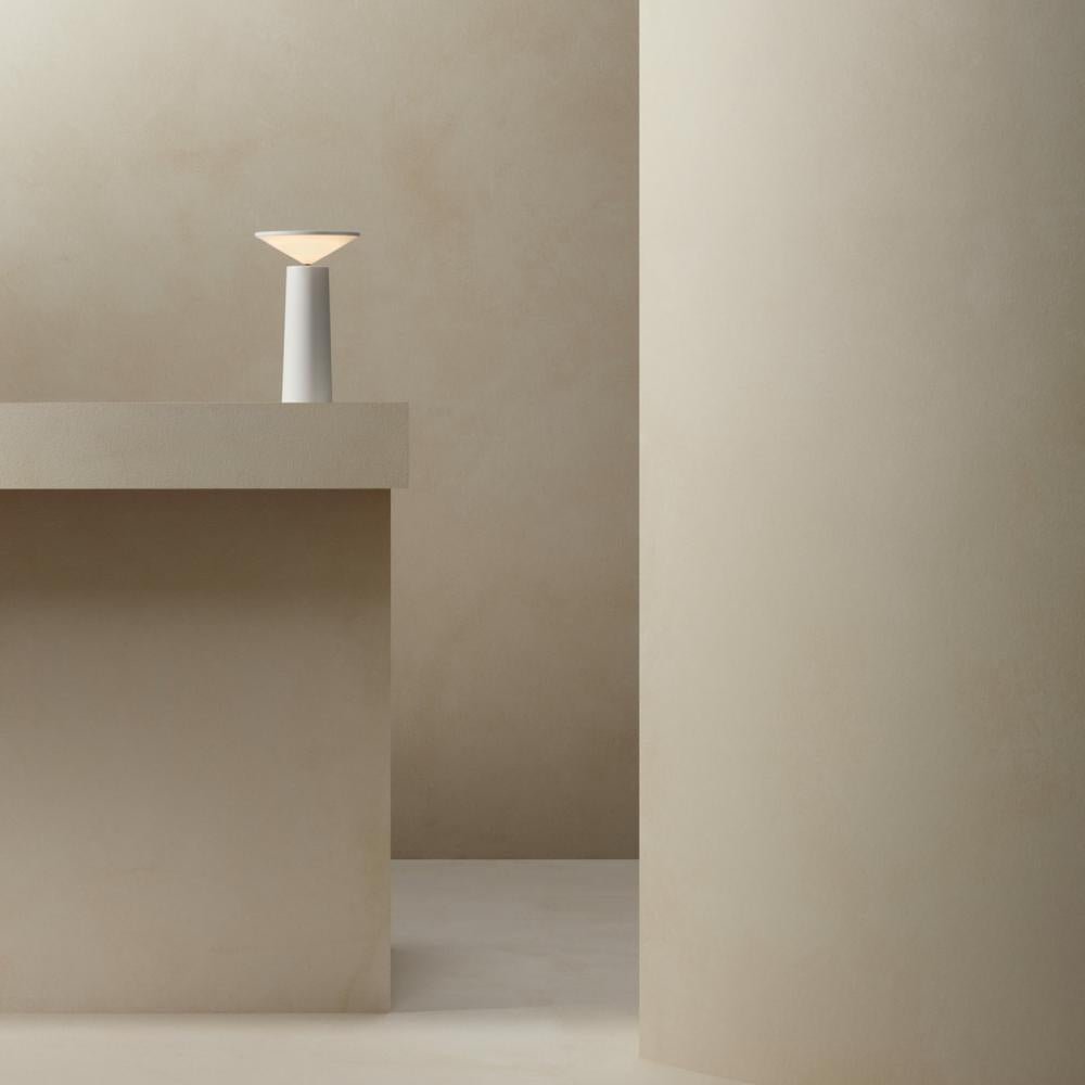 Stylish Table Lamp – Rechargeable LED Lighting with Dimming Function