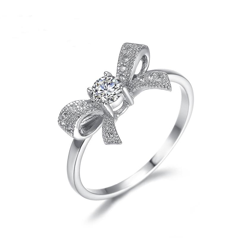 Ring mit Kristallknoten aus Schweiz
