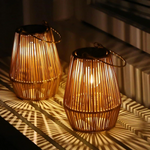 Handgefertigte Solarlampe für den Garten – Wetterfeste Rattan LED-Leuchte