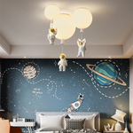 Kinderzimmer Deckenleuchte mit LED im Mond- und Astronauten-Design