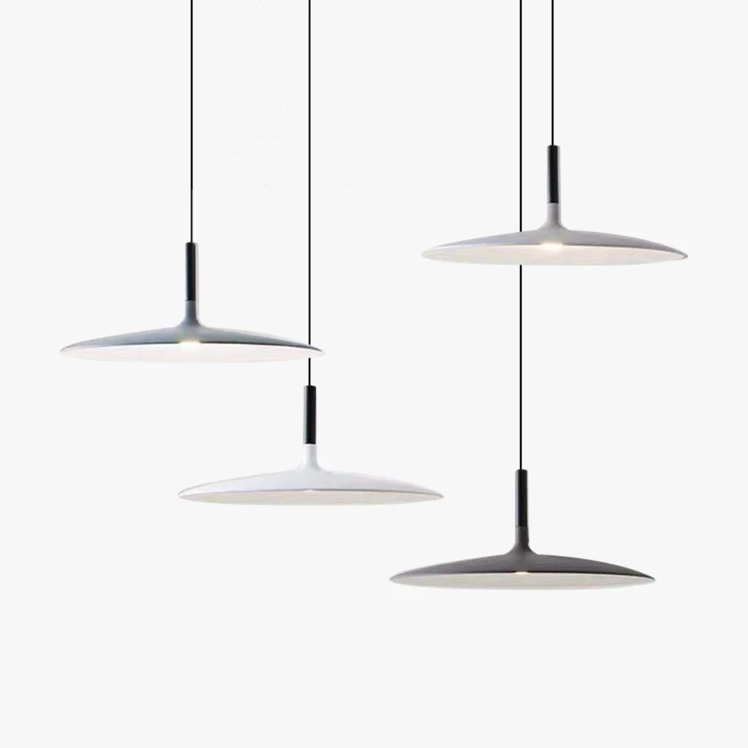 Elegante Höhenverstellbare Pendelleuchte aus Metall – LED