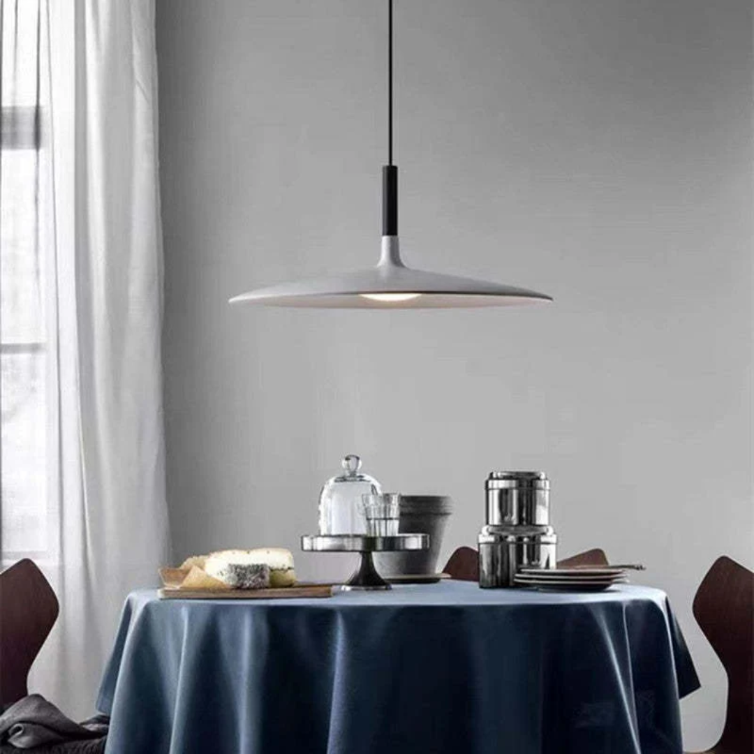 Elegante Höhenverstellbare Pendelleuchte aus Metall – LED