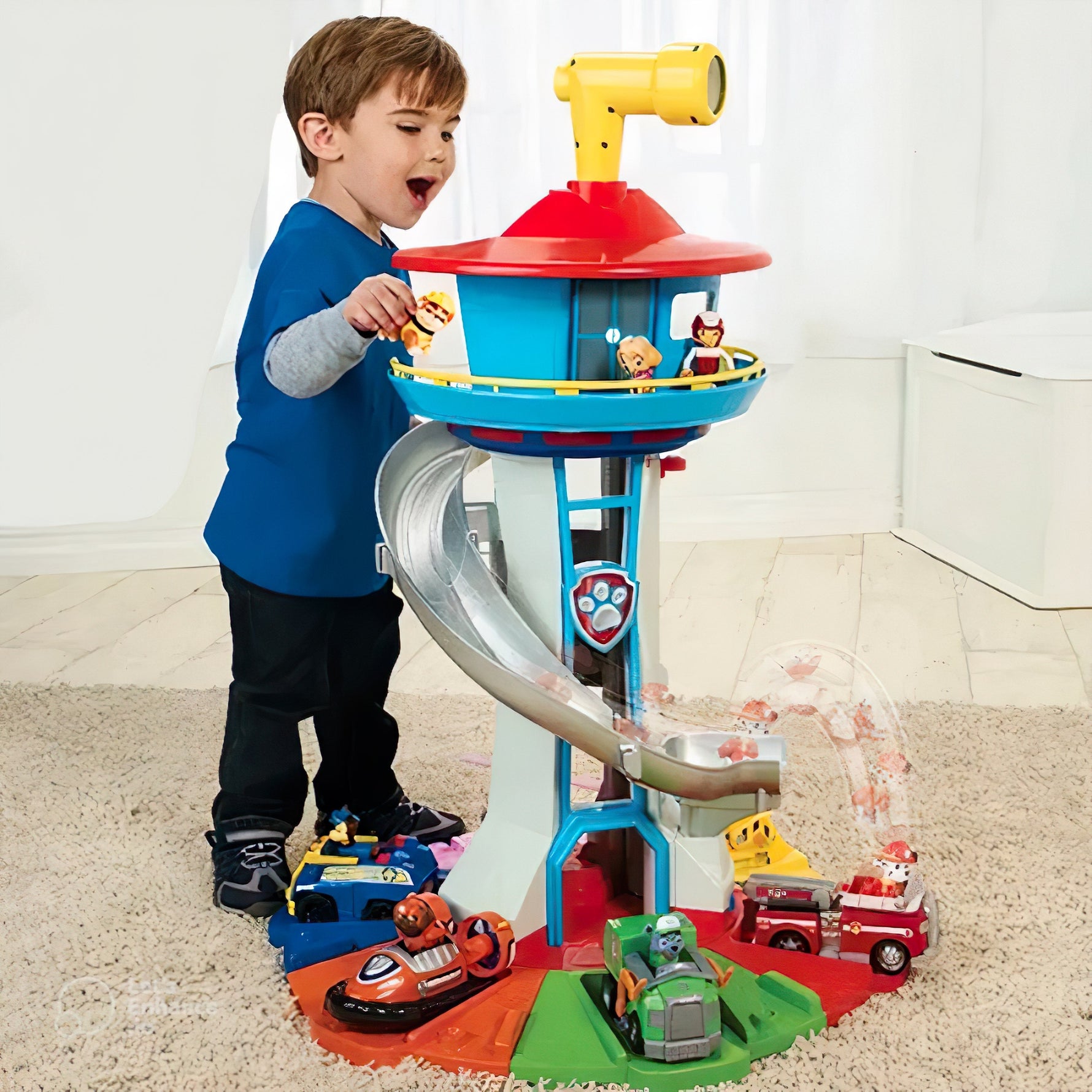 Abenteuerliches Spielzeugset mit Rutsche und Spielturm