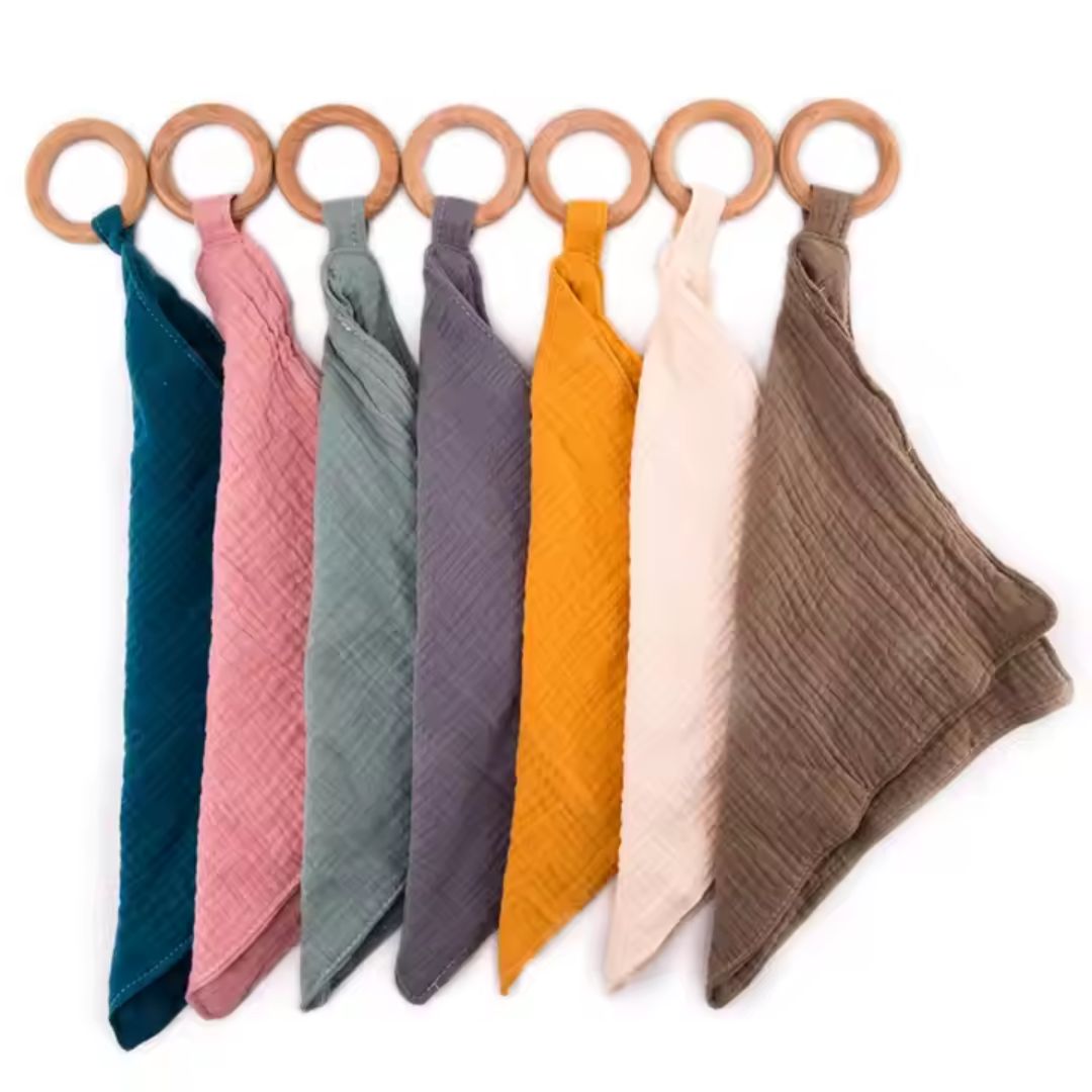 Beißringe für Babys mit Holzring – Sanfte Muslin Tücher als Beißhilfe