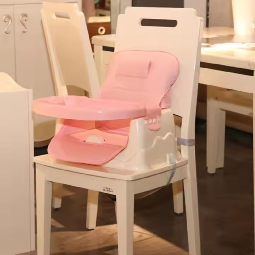 Baby-Hochstuhl mit Tisch und Sicherheitsgurt – vielseitig einsetzbar