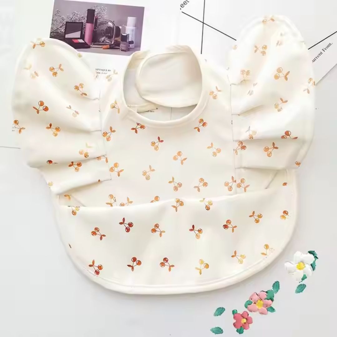 Wasserdichtes Esslätzchen für Babys mit Ärmeln und Auffangtasche