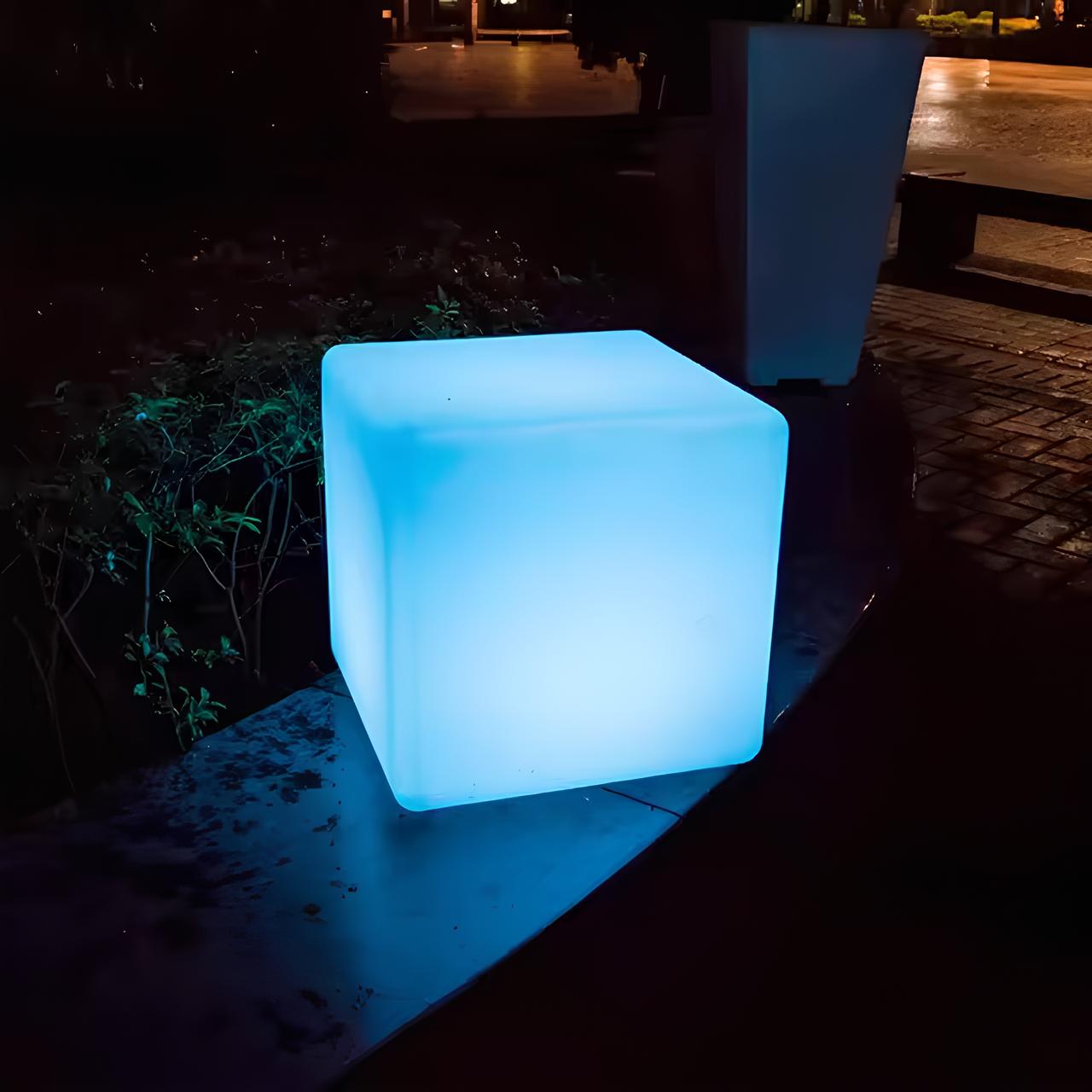 Moderne LED-Würfelbeleuchtung für Garten und Balkon mit Fernbedienung