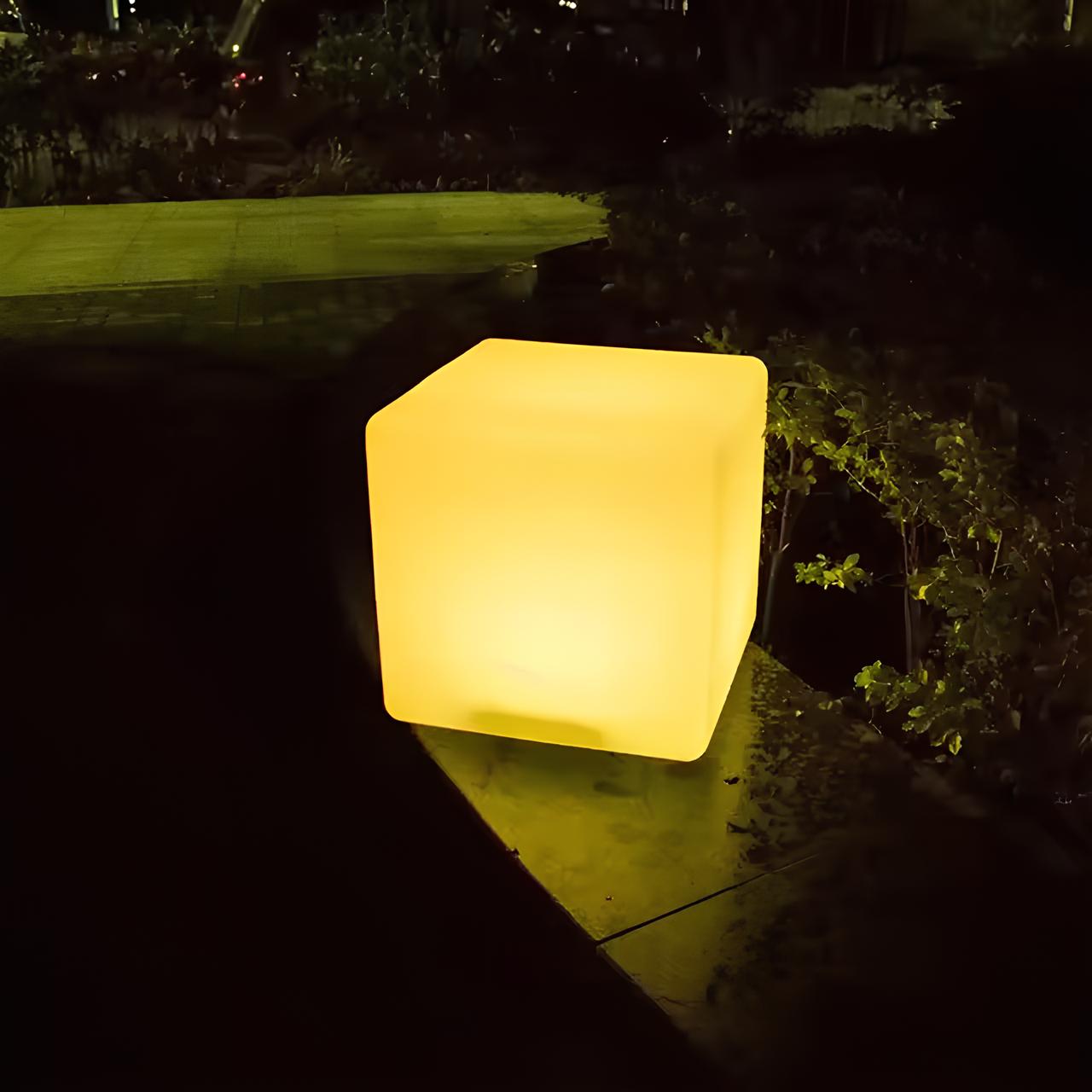 Moderne LED-Würfelbeleuchtung für Garten und Balkon mit Fernbedienung