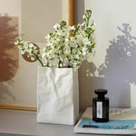 Keramische Vase im Papierbeutel-Design