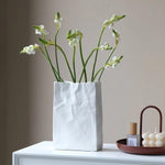 Keramische Vase im Papierbeutel-Design
