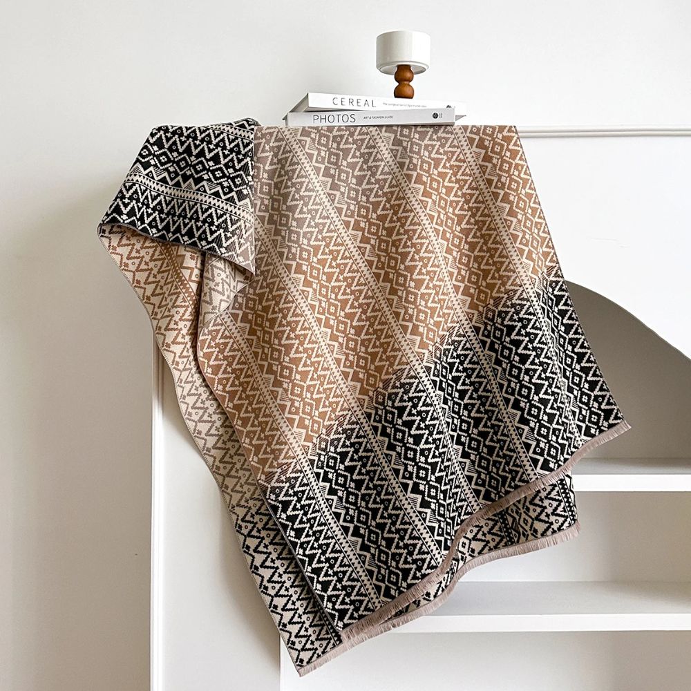 Nordic Charm – Elegant Winter Scarf for Women