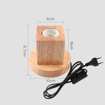 Klassische Tischlampe aus Holz mit warmem LED-Licht