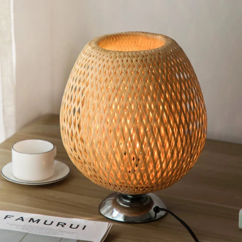 Elegante Tischlampe aus Bambus für Wohn- und Schlafzimmer