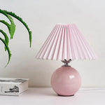 Elegante Tischlampe mit Faltenschirm – Für eine Gemütliche Atmosphäre