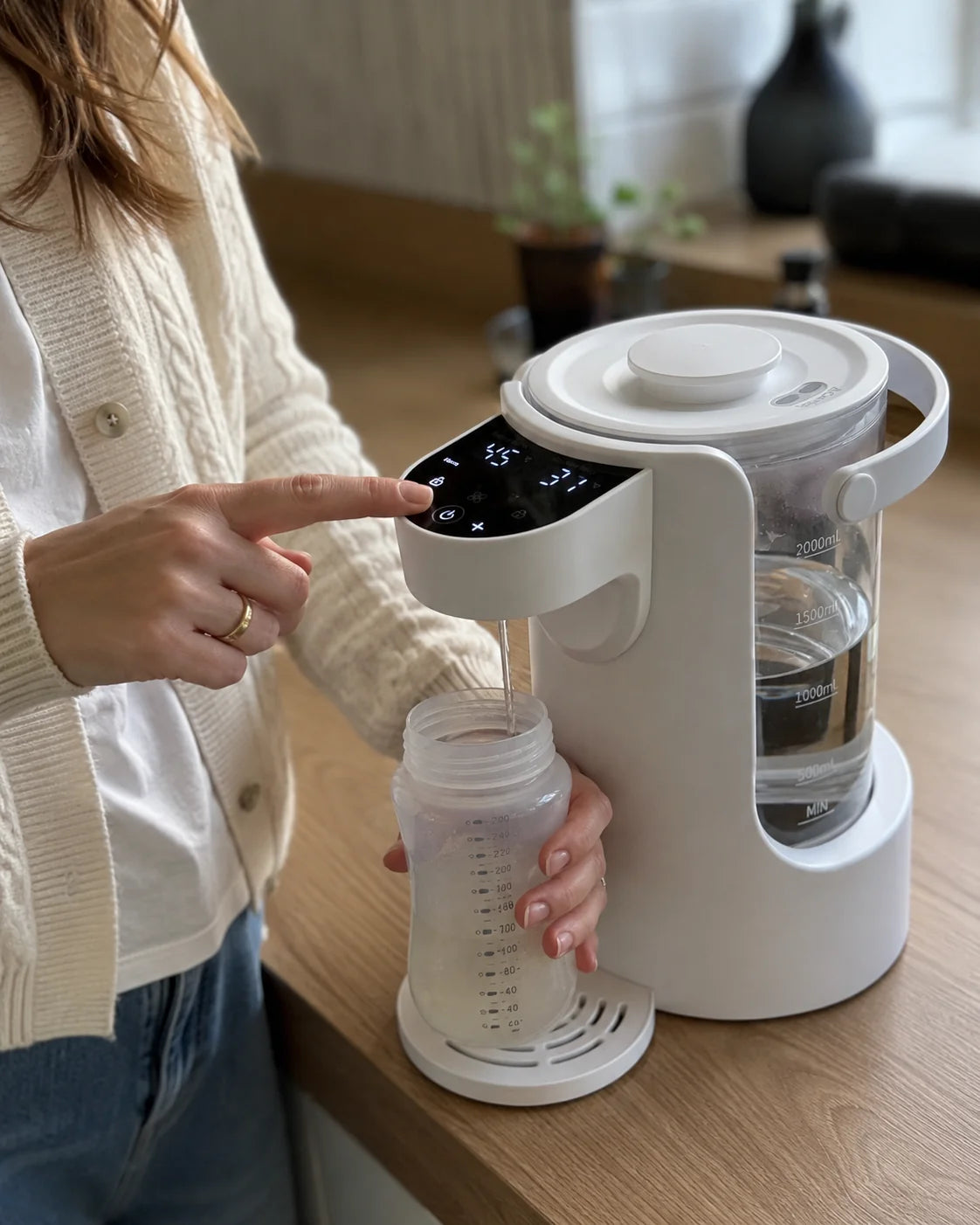 Baby Bottle Water Dispenser Selectable Temperature 2L Capacity