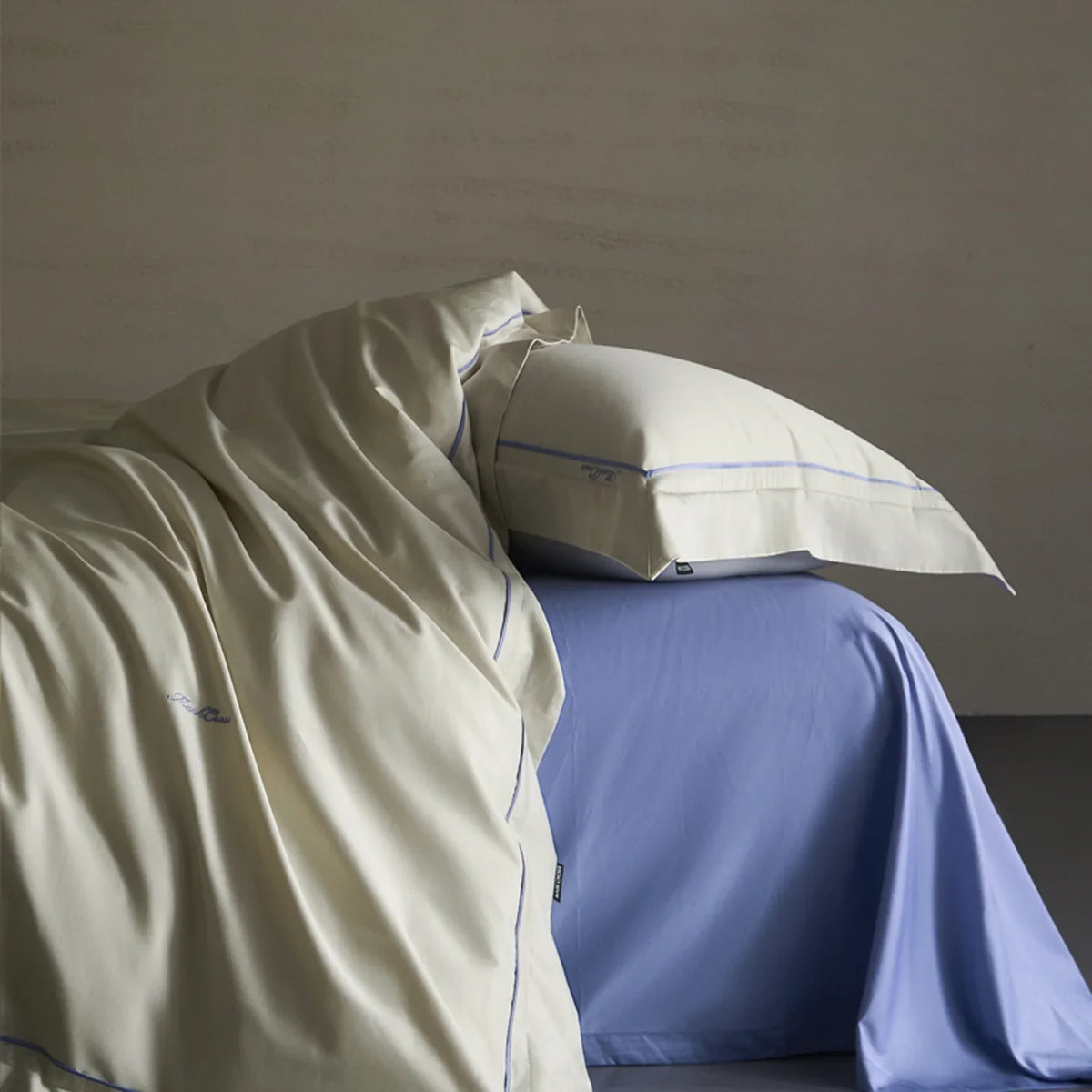 Bed Sheet Set Long-Staple Cotton Embroidered & Reinforced Seams