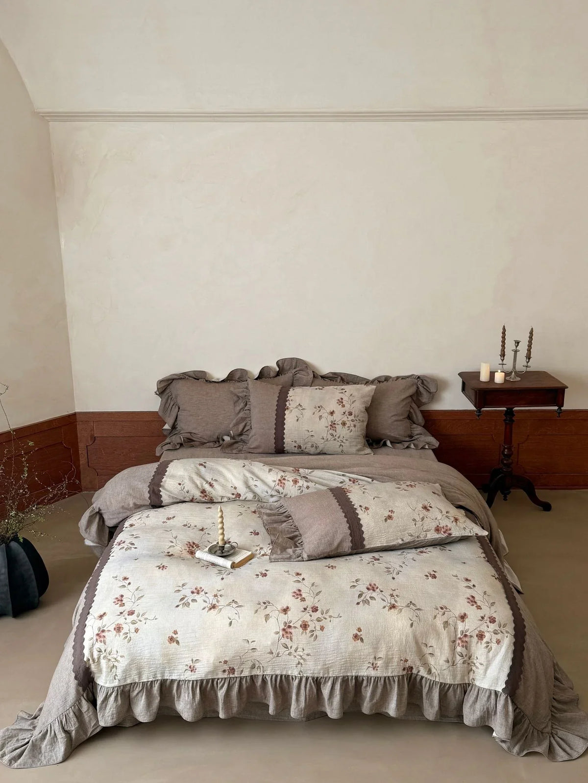 Bedding Set 4-Piece Linen-Cotton Breathable Floral Ruffle Trim