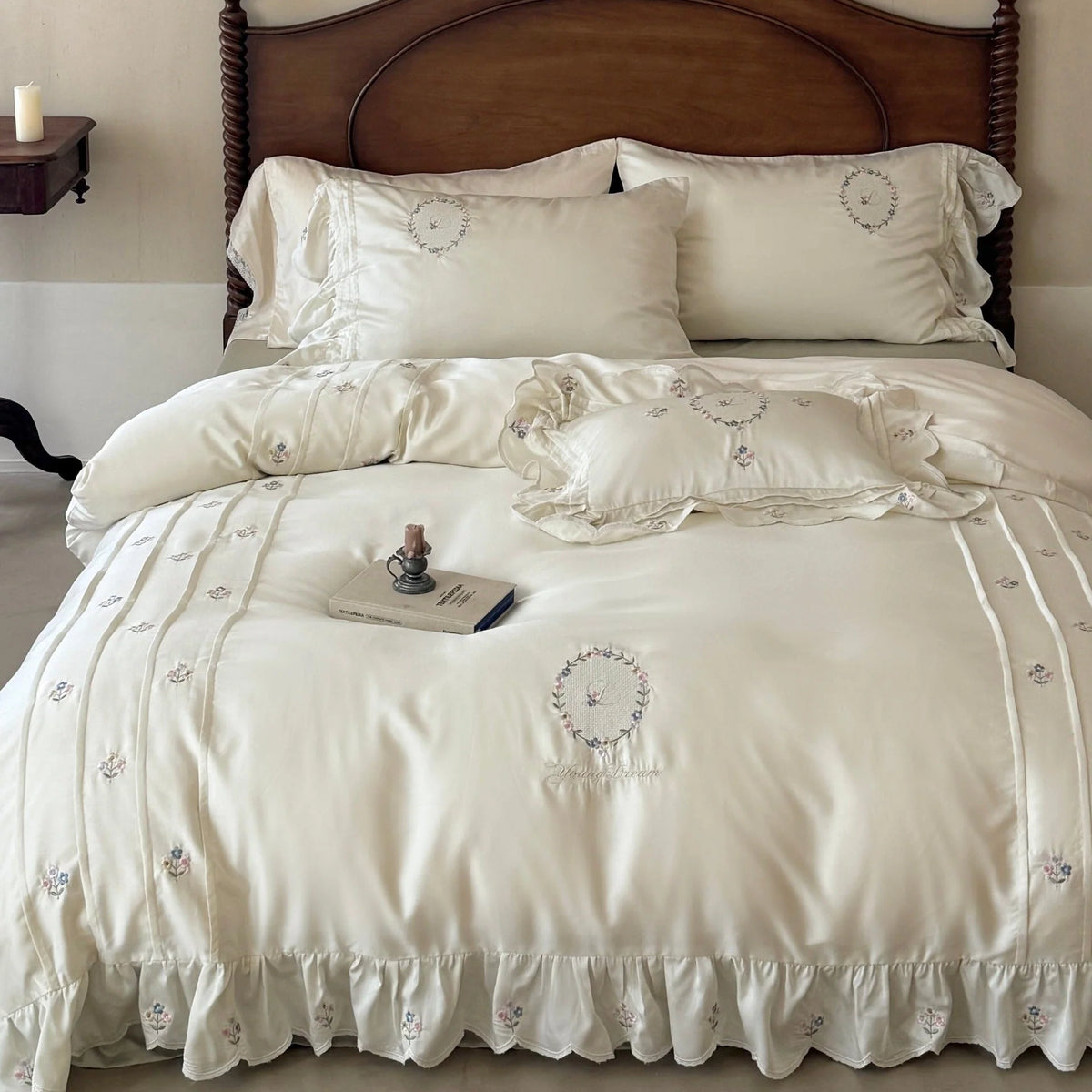 Bedding Set Cotton Satin Embroidered Wreath 4-Piece