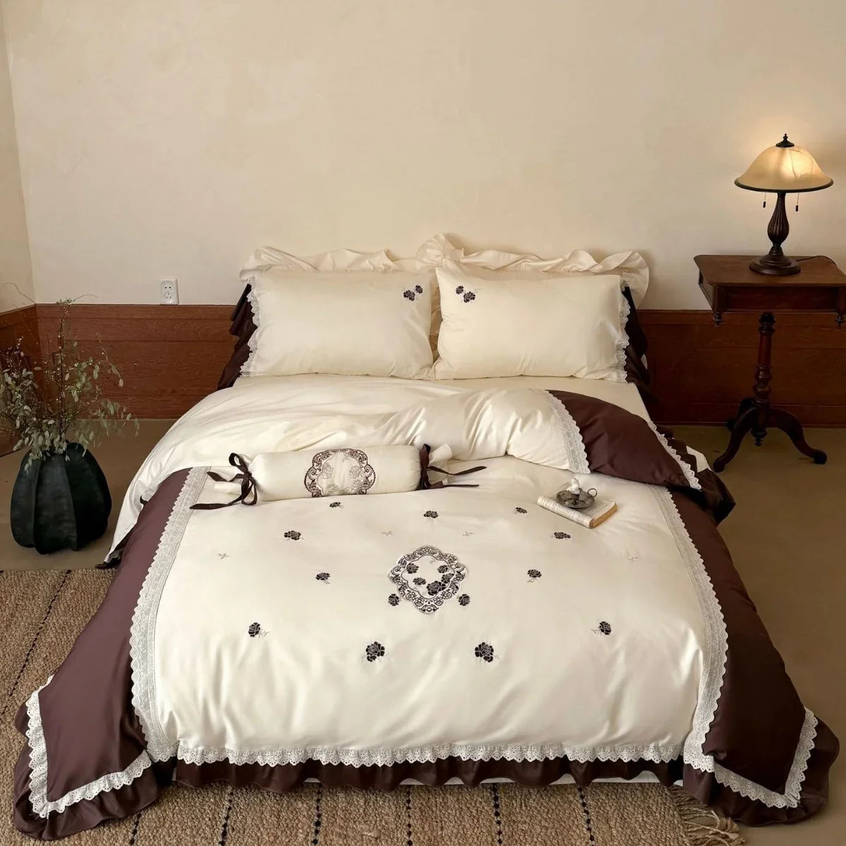 Bedding Set Embroidered Frilled Cotton Satin 4-Piece