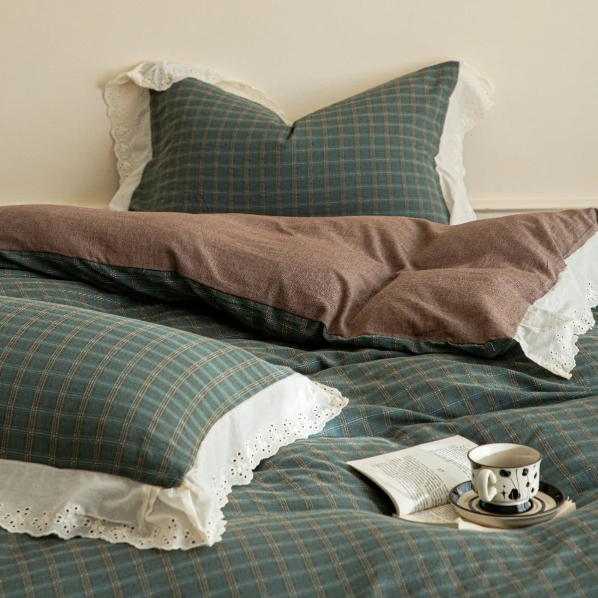 Bedding Set Flannel Reversible Check Pattern Lace Trim