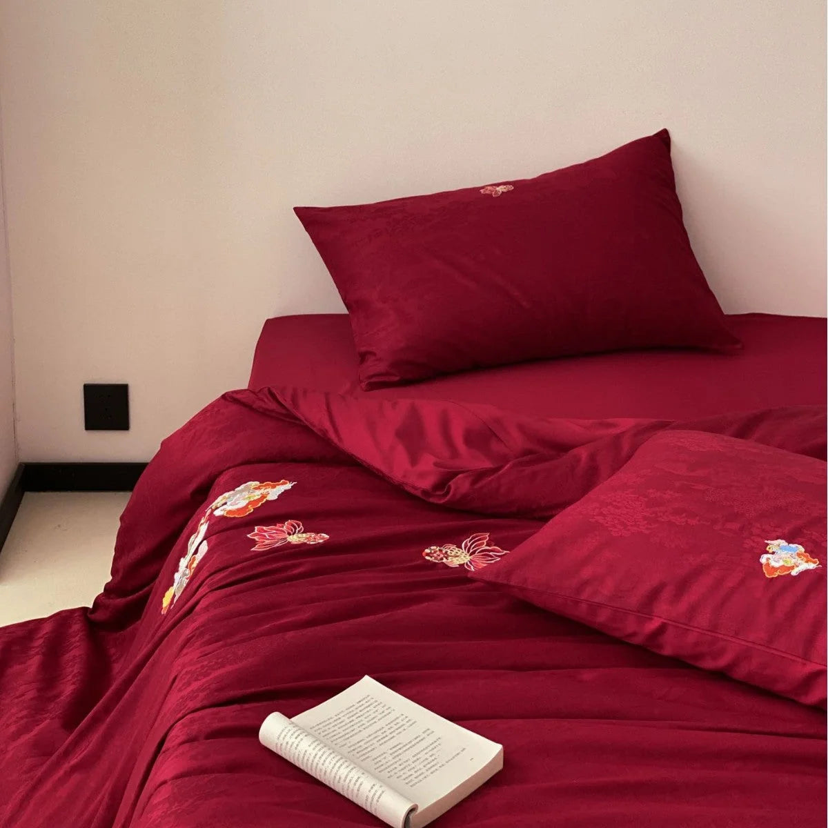 Bedding Set Mako Cotton Satin Reversible Floral Jacquard Set of 4