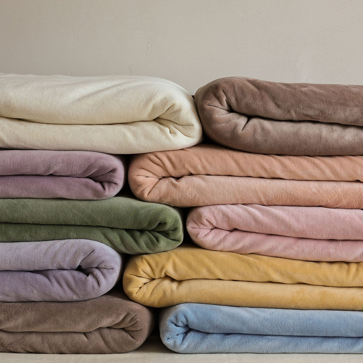 Bedding Set Plush Microfiber Machine-Washable and Breathable