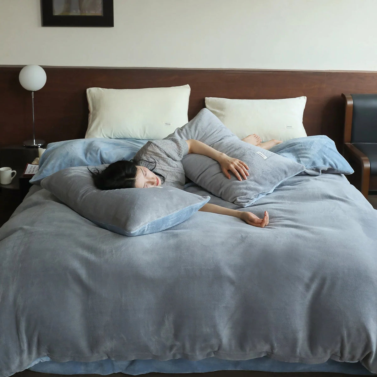 Bedding Set Plush Microfiber Machine-Washable and Breathable