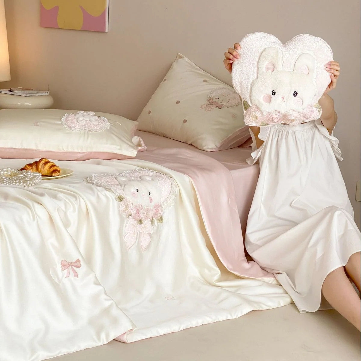 Bedding Set Satin Embroidered Plush 4-Piece