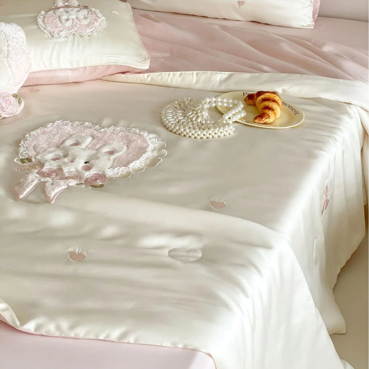 Bedding Set Satin Embroidered Plush 4-Piece