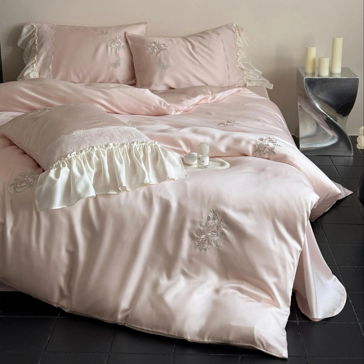 Bedding Set Satin Ruffled Embroidered 4-Piece Set