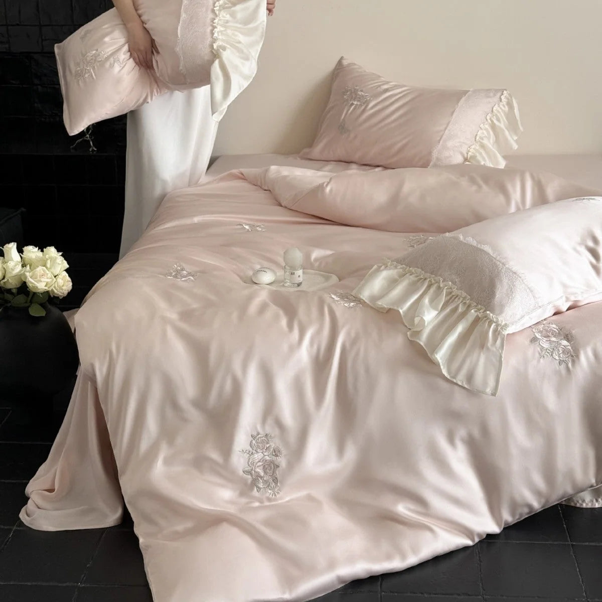 Bedding Set Satin Ruffled Embroidered 4-Piece Set
