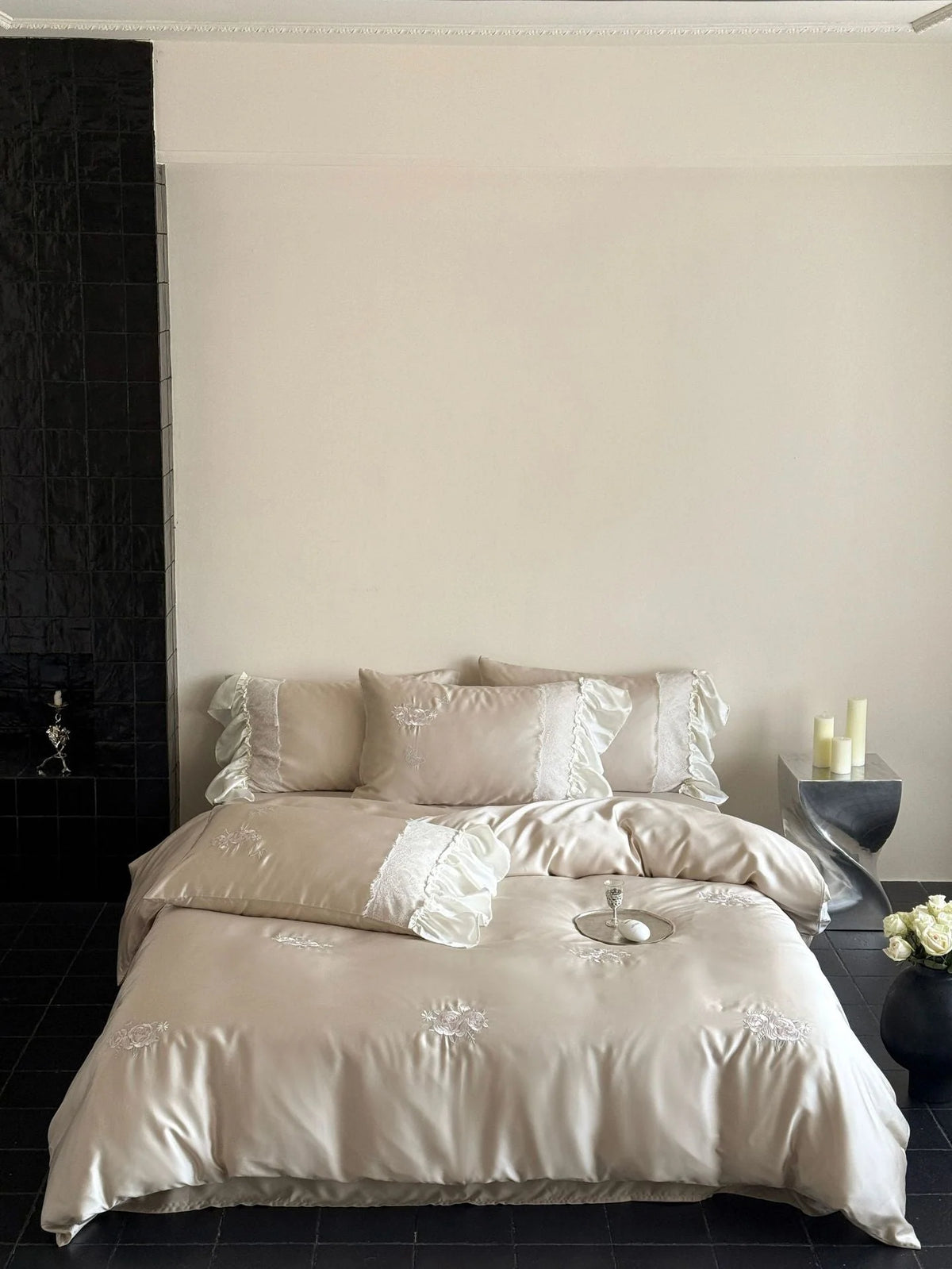 Bedding Set Satin Ruffled Embroidered 4-Piece Set