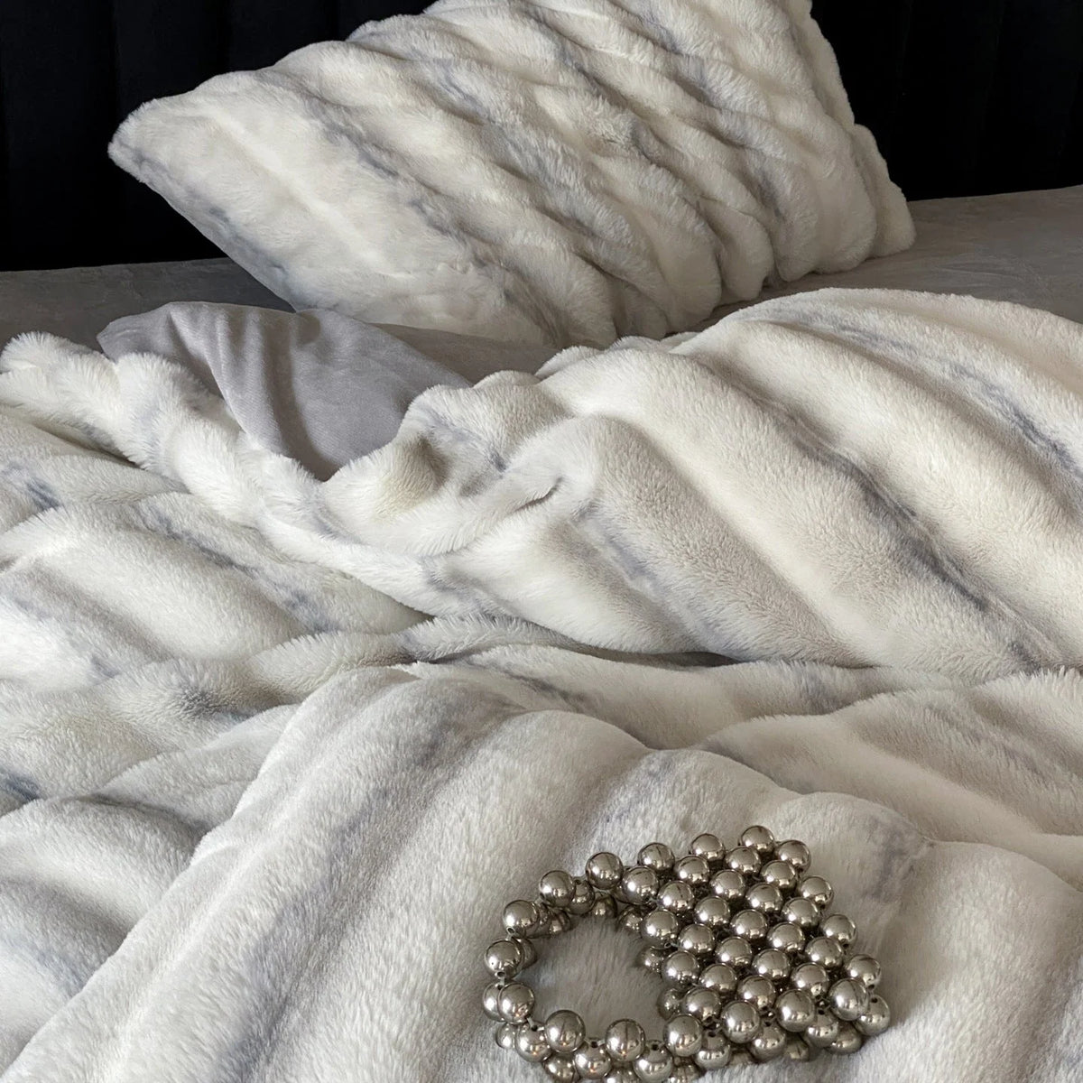 Bedding Set Striped Faux Fur 4-Piece Set