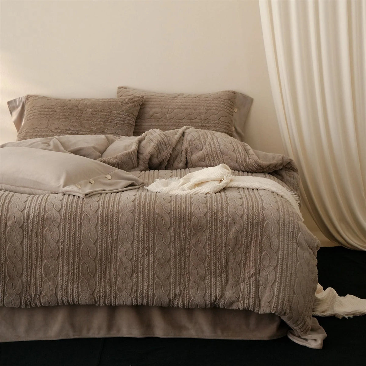 Bedding Set Textured Chenille Reversible Fleece 4-Piece