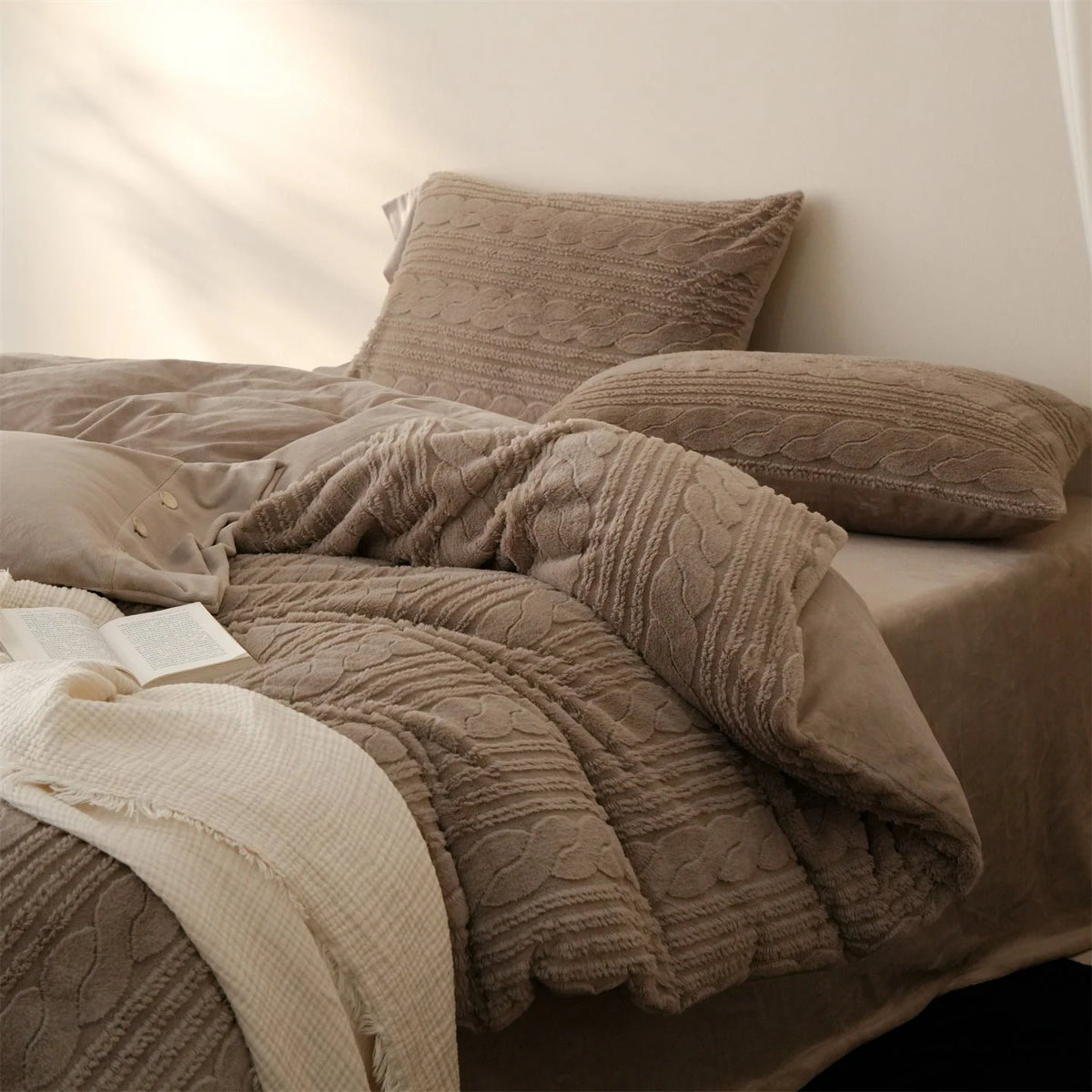 Bedding Set Textured Chenille Reversible Fleece 4-Piece