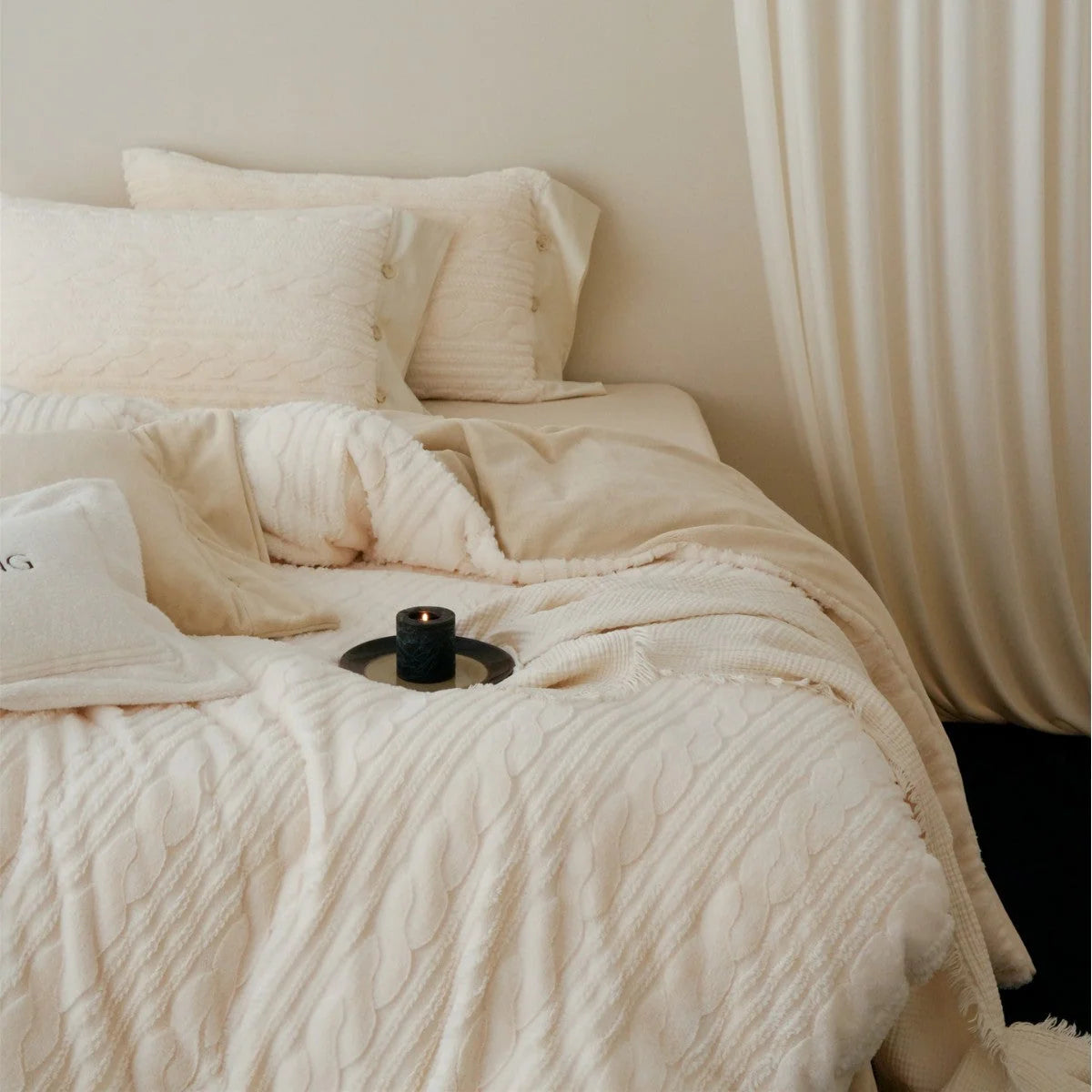 Bedding Set Textured Chenille Reversible Fleece 4-Piece