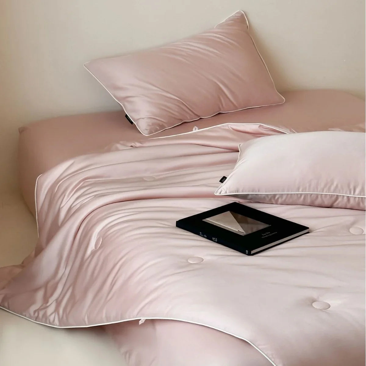 Bedspread Set Quilted Satin Piped Edges & Button Detail