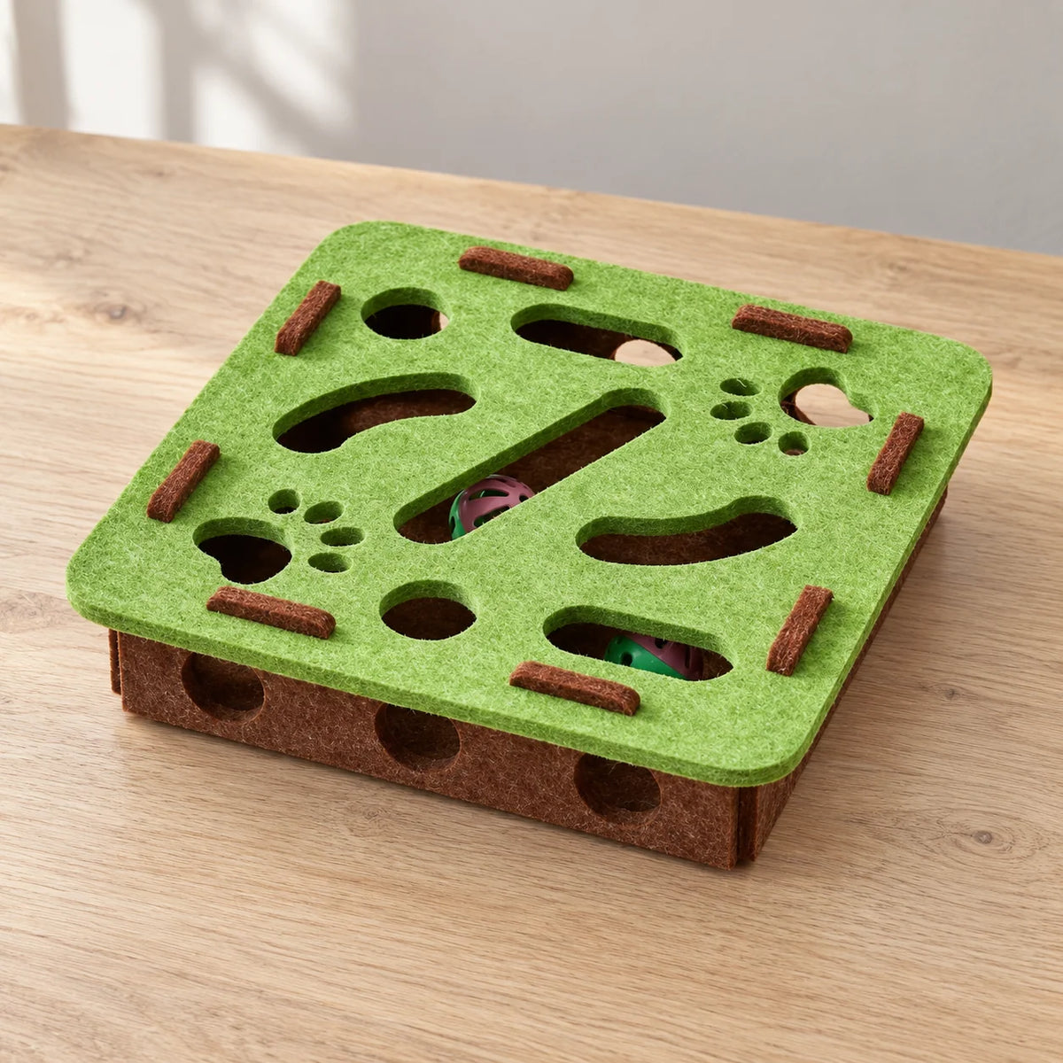 Cat Puzzle Maze Felt With Bell Ball Included