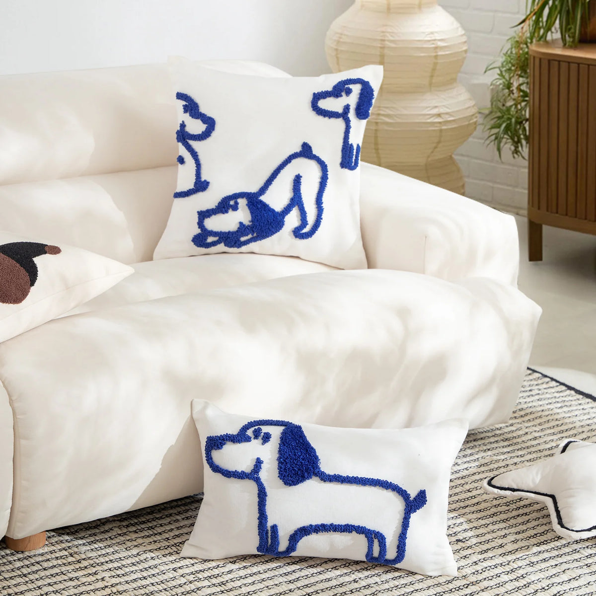 Cushion Cover Fine Cotton Hand-Tufted Dog Motif & Tassels