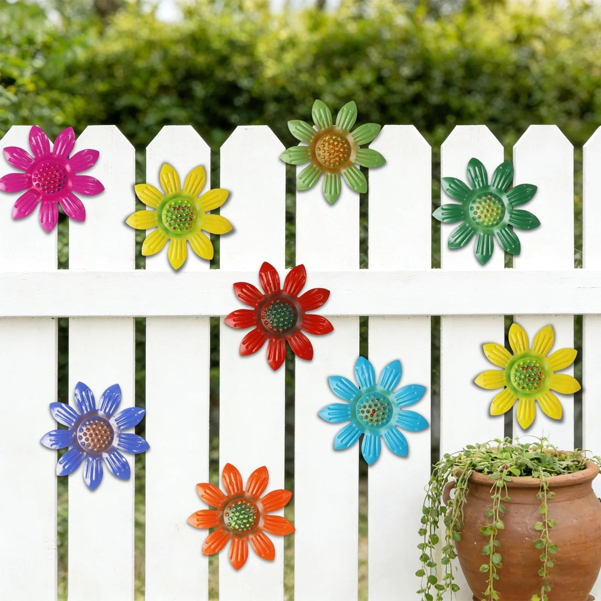 Daisy Wall Decor Iron 3D Weather-Resistant Floral Accent