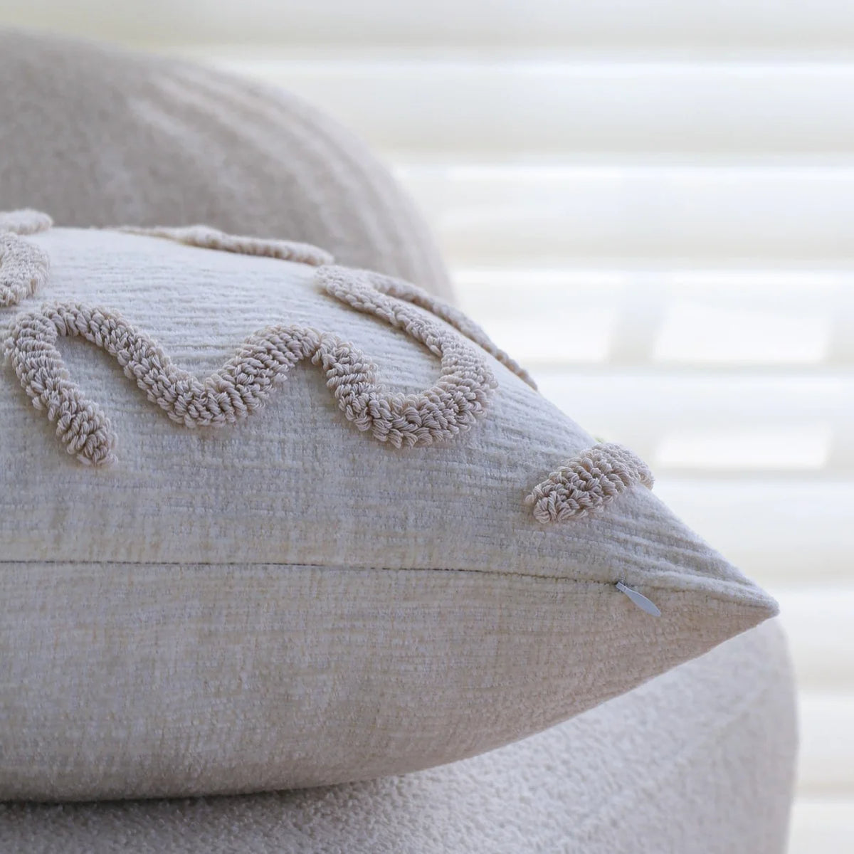 Decorative Pillow Cover Cotton-Linen Curved Tufting Hidden Zipper