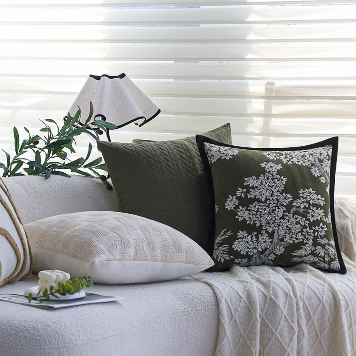 Decorative Pillow Cover Hand-Tufted Loop Cotton-Linen 18x18
