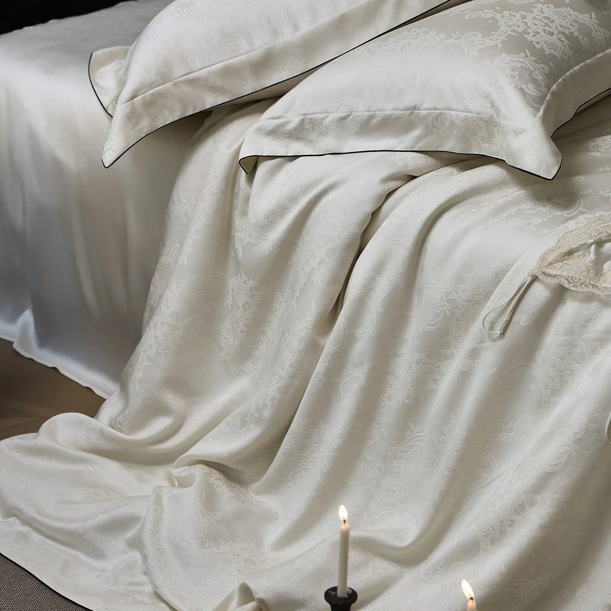 Duvet Cover 4-Piece Satin Jacquard Fine Piping